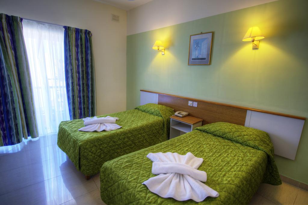 Hotel Pebbles
