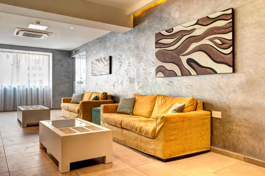 Pebbles Hotel