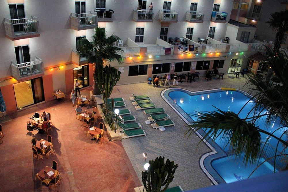 Pebbles Hotel 4*